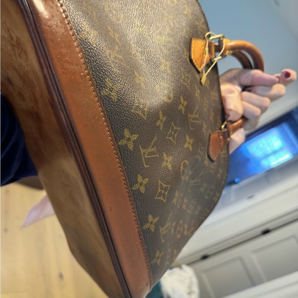 Louis Vuitton purse!!! Super fun and will get plenty compliments! - Picture 2 of 13